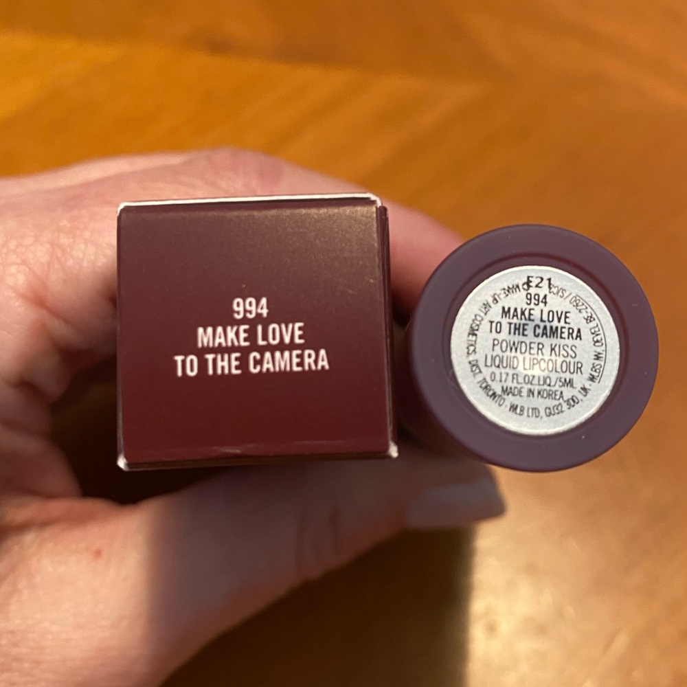 MAC Powder Kiss Liquid Lipcolour Make Love to the Camera - Picture 10 of 16